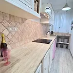 Center, Modern House With Ac And Wi-fi 아파트 *